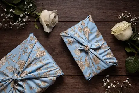 Embrulho criativo com materiais recicláveis